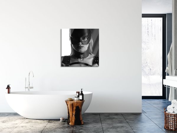 Sexy Frau mit Halsband und Hasenmaske, Glasbild Quadratisch Im Angebot – Bild 4